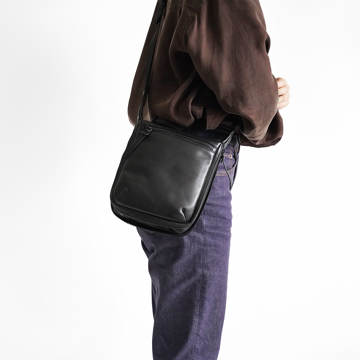 Glossy Expandable Vertical Shoulder Bag LZKM1500