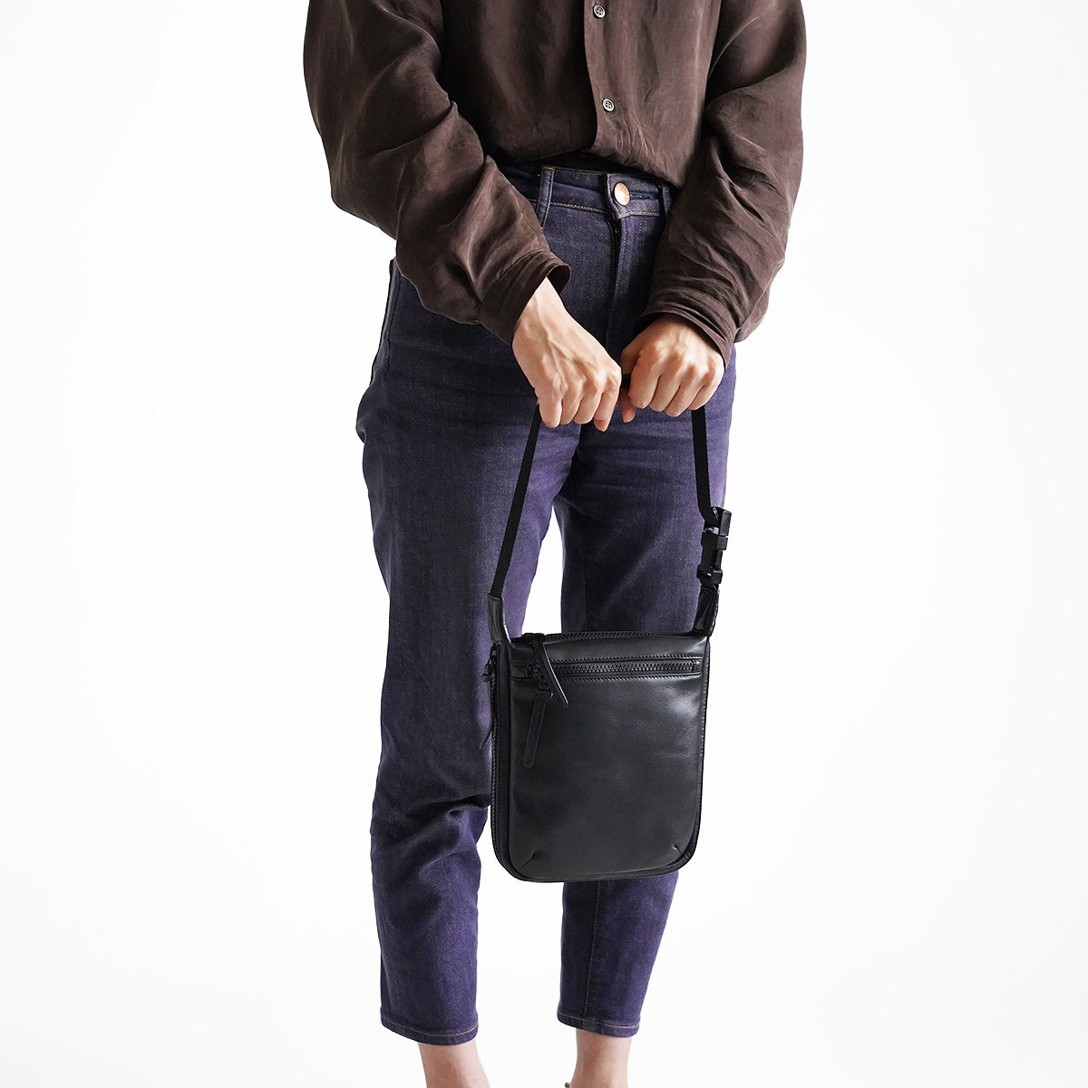 Glossy Expandable Vertical Shoulder Bag LZKM1500