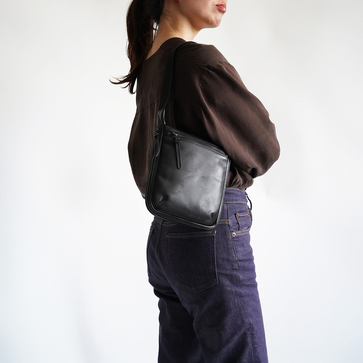 Glossy Expandable Vertical Shoulder Bag LZKM1500