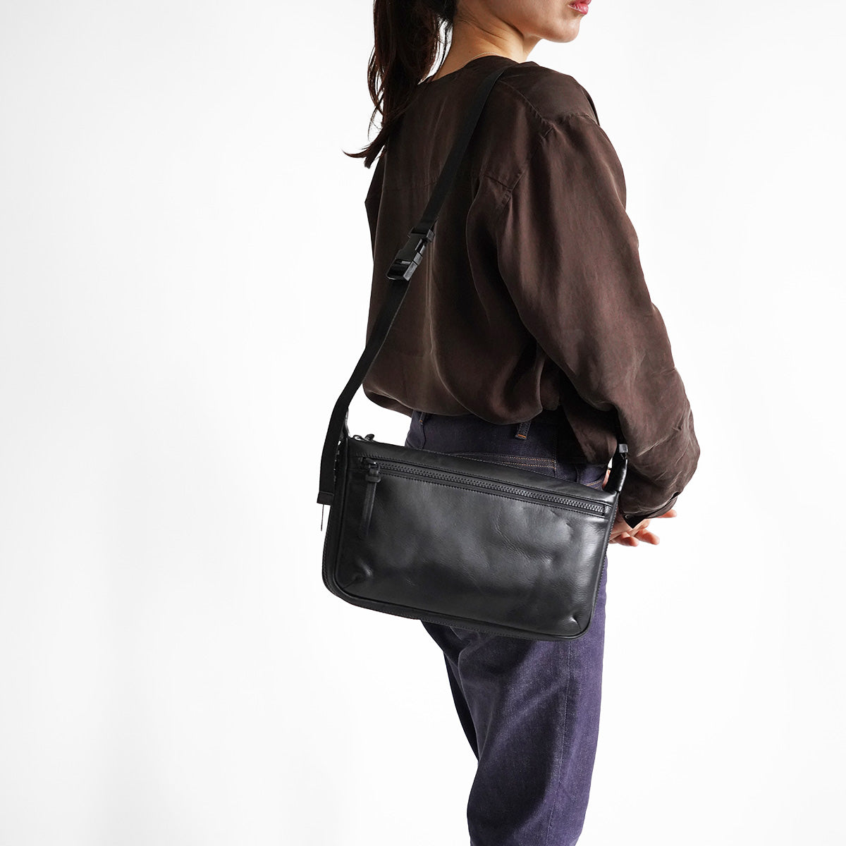 Glossy Expandable Horizontal Shoulder Bag M LZKM1502