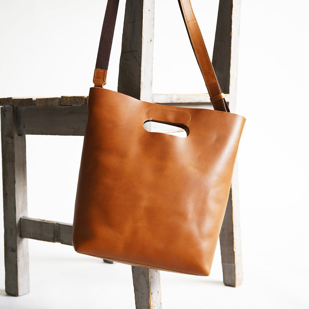 Double Oil VI LEATHER Woven Handle Shoulder Bag CMAK1014