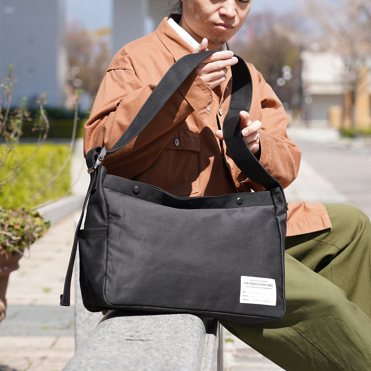JUNGLE CLOTH -ジャングルクロス- ニュースペーパー ショルダーバッグ Lサイズ GRN7701