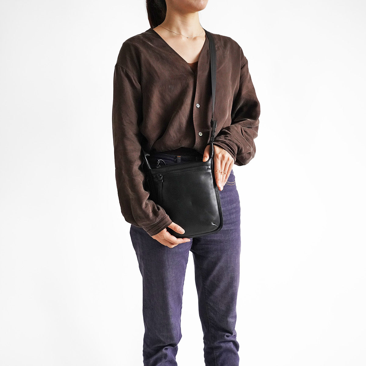 Glossy Expandable Vertical Shoulder Bag LZKM1500