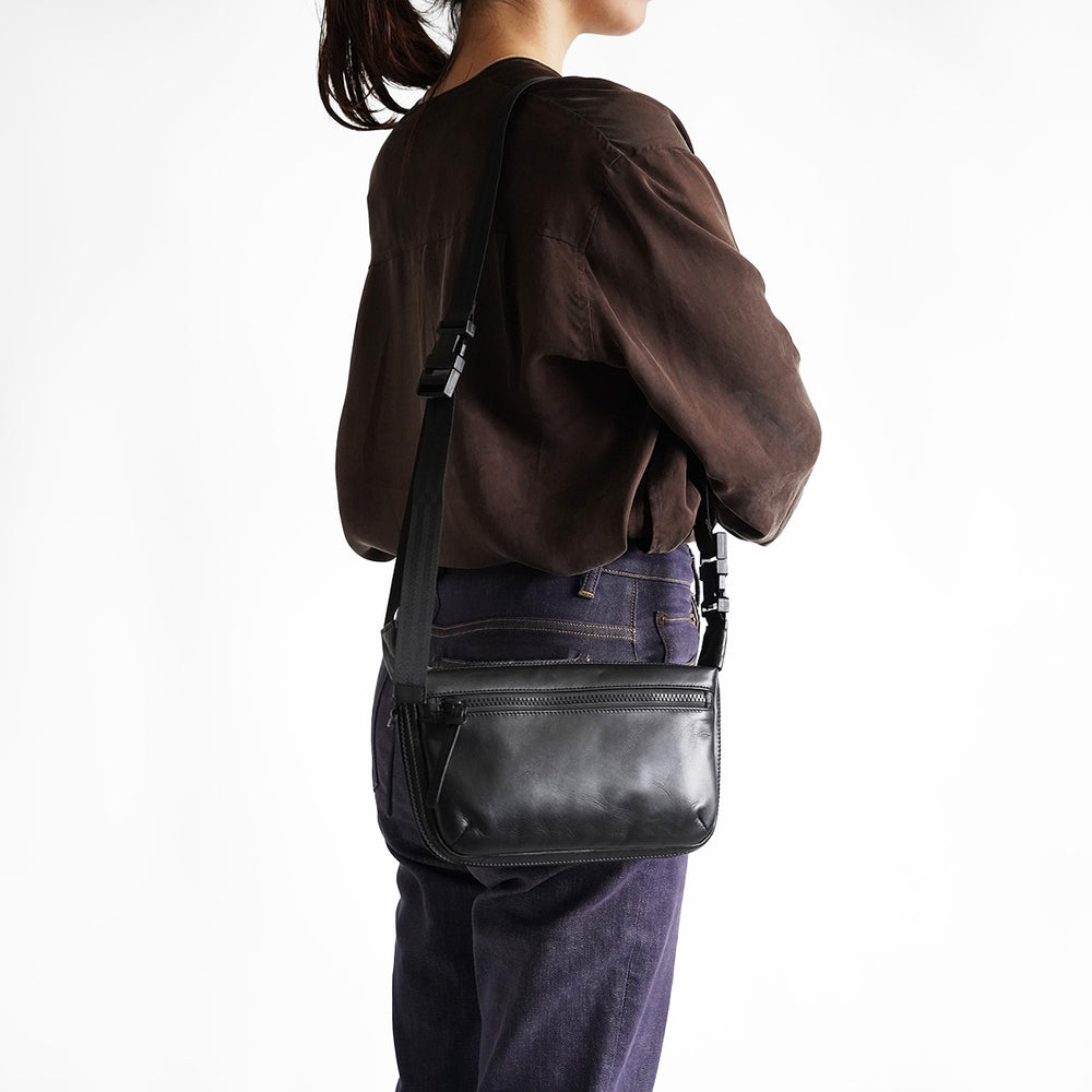Glossy Expandable Horizontal Shoulder Bag S LZKM1501
