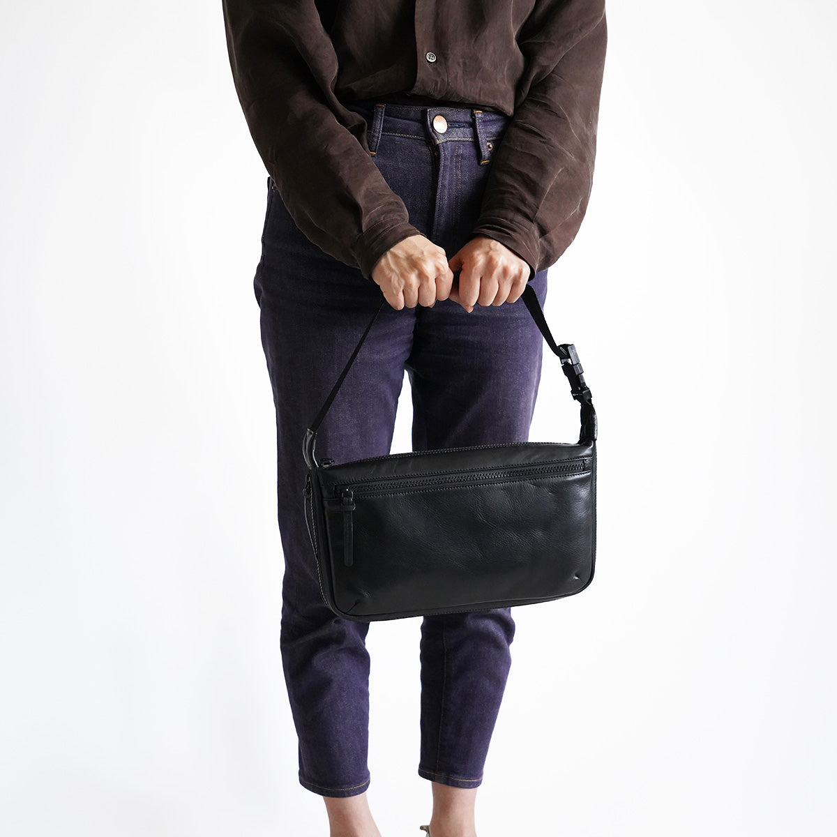 Glossy Expandable Horizontal Shoulder Bag M LZKM1502